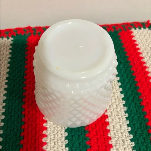 White Milk Glass vase Vintage - Picture 2 of 2